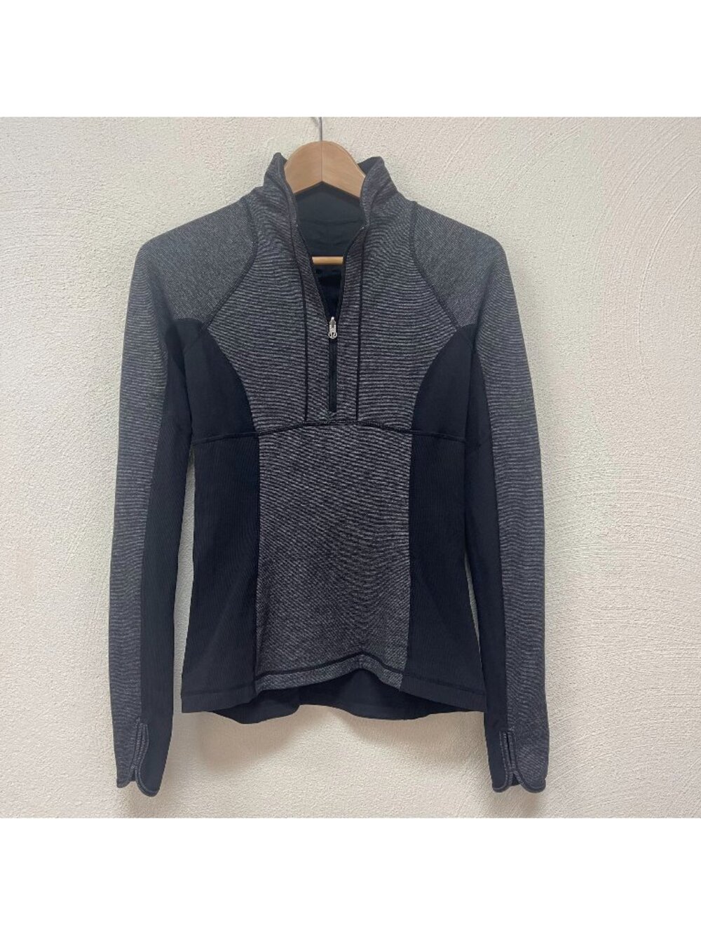 Lululemon Run Inspire Top Jacket 1/2 Zip Pullover Women's Striped Black Gray 4